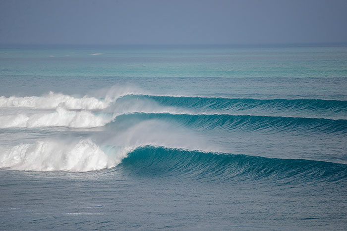 Long and full surf wave in Mentawai